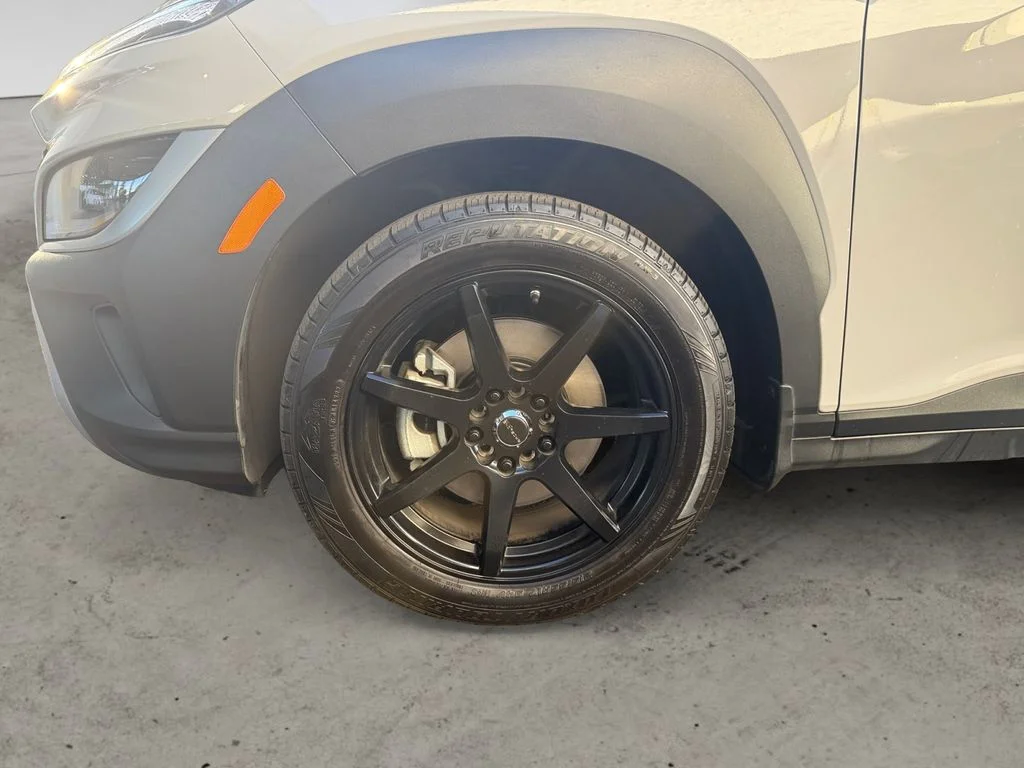 Certified Used 2022 Silver Hyundai SEL image 9