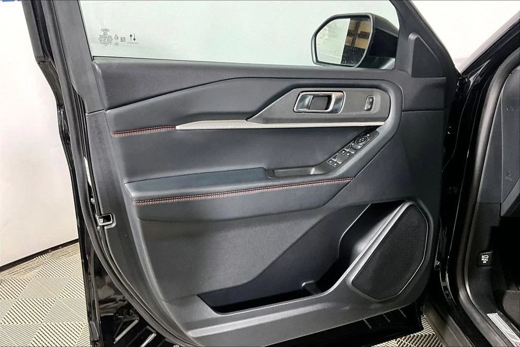 Certified Used 2025 Black Metallic Ford ST-Line image 18