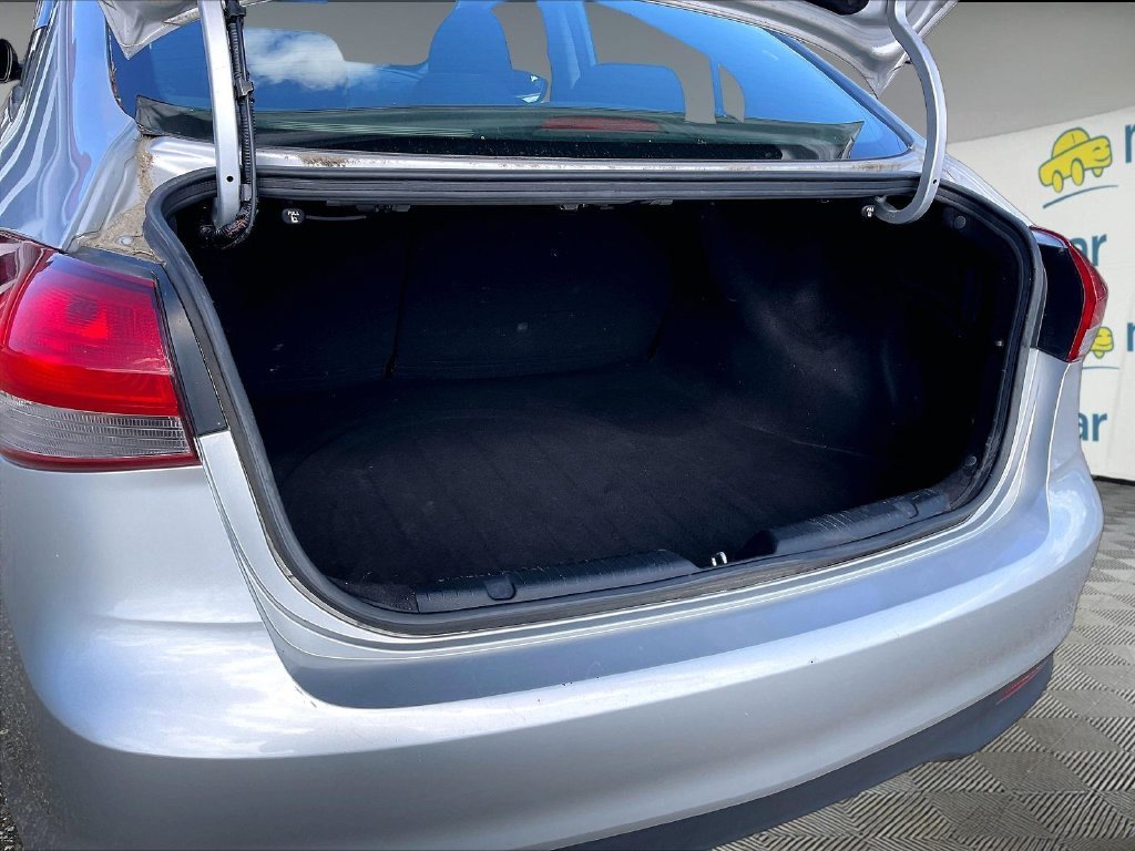 Used 2018 Silky Silver Kia LX image 32