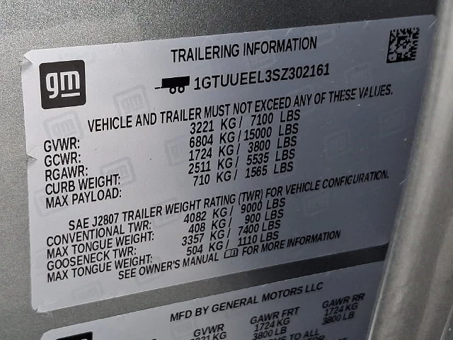 Used 2025 Silver GMC AT4 image 29