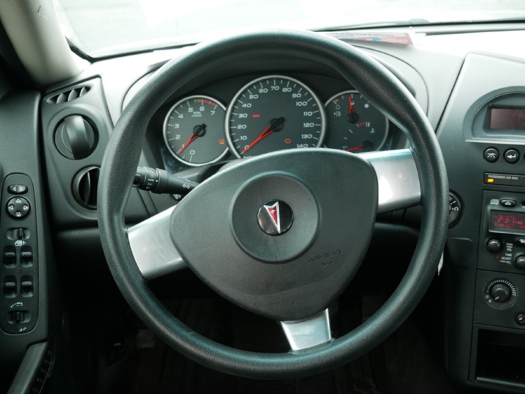 Used 2008 Shadow Gray Metallic Pontiac Base image 17