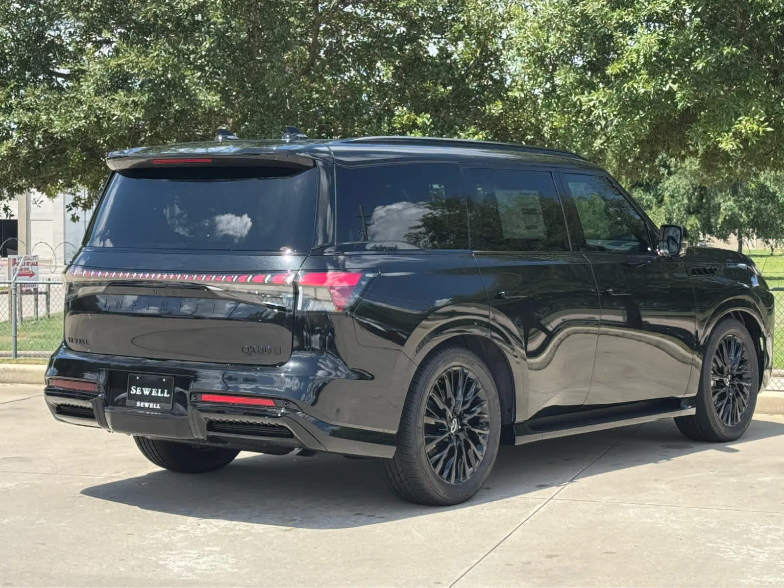 New 2027 MINERAL BLACK INFINITI Autograph 4WD image 3
