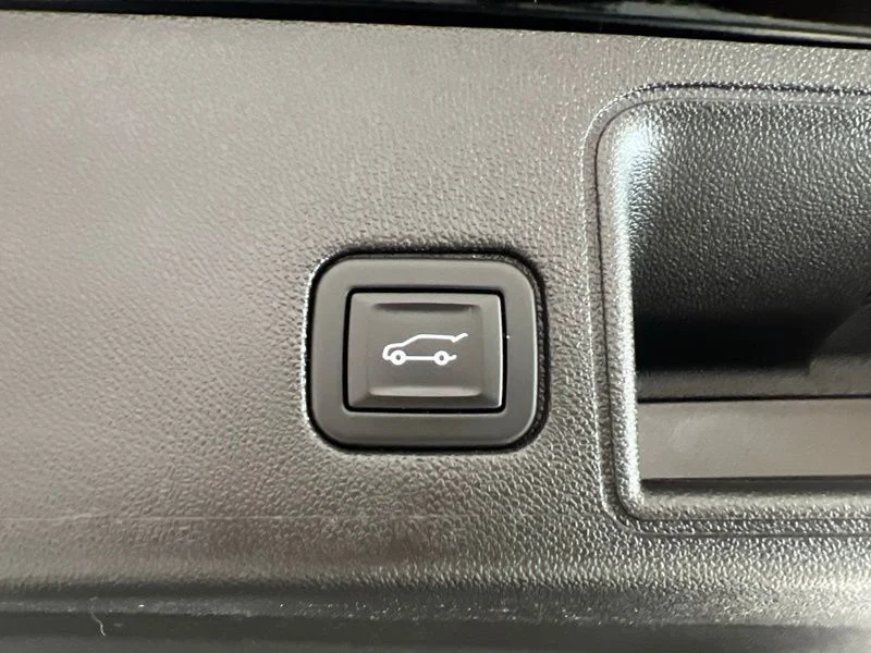 Used 2023 Black GMC Denali image 9