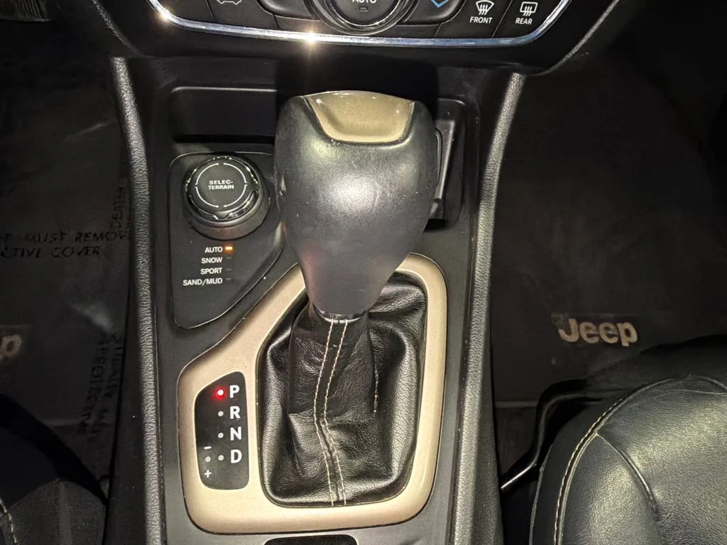 Used 2016 Granite Crystal Metallic Clearcoat Jeep Limited image 35