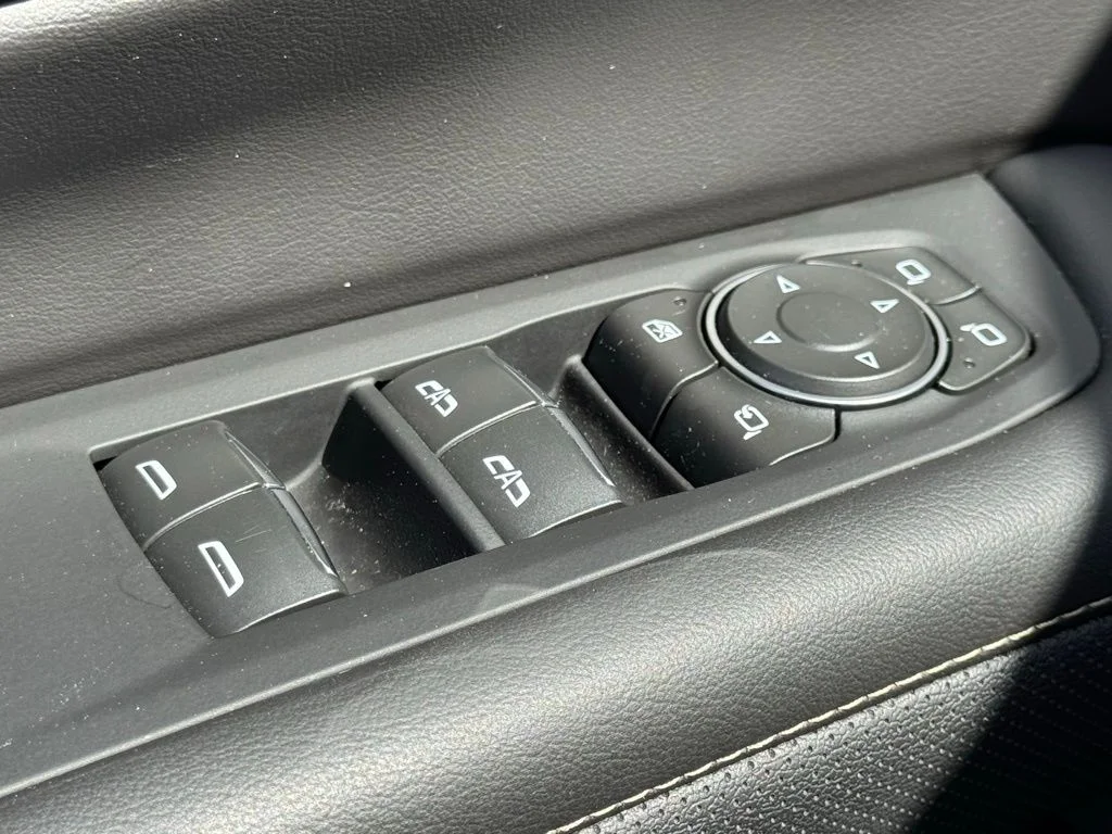Used 2025 Gray Chevrolet Premier image 19