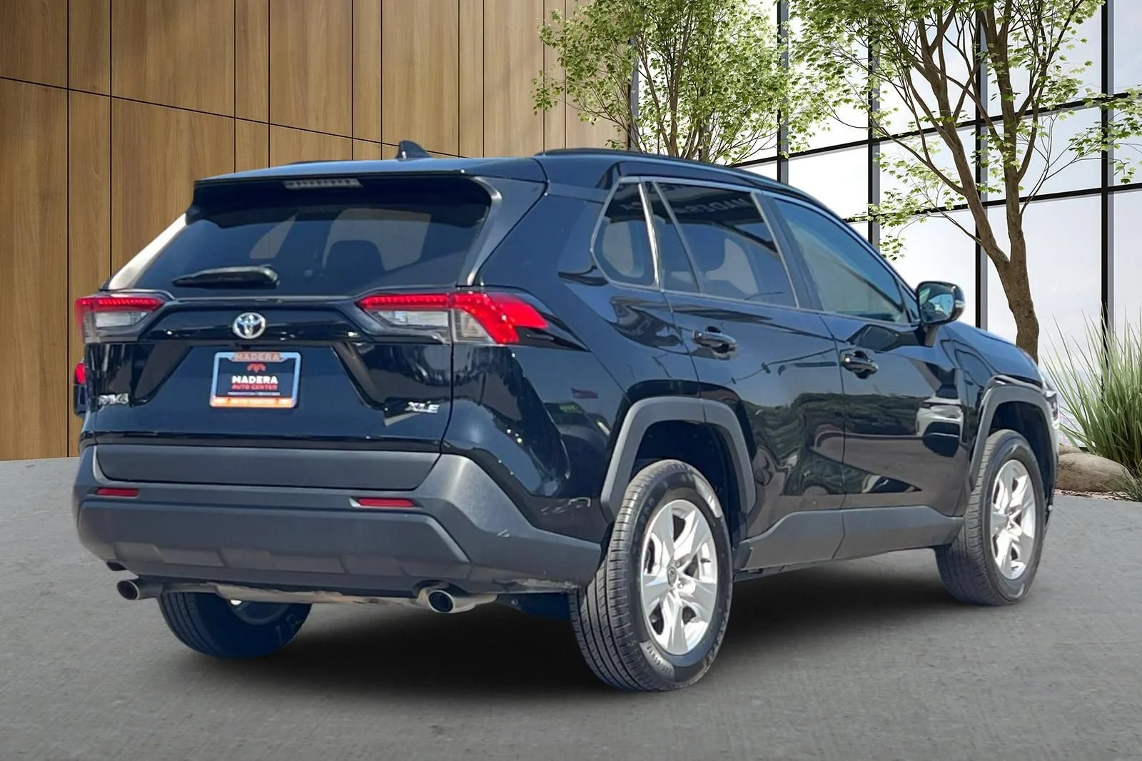 Used 2021 Gray Toyota XLE image 4