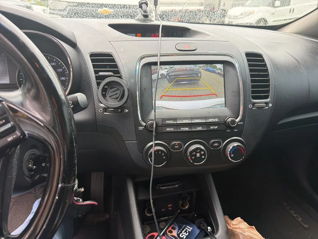 Used 2018 Clear White Kia S image 5