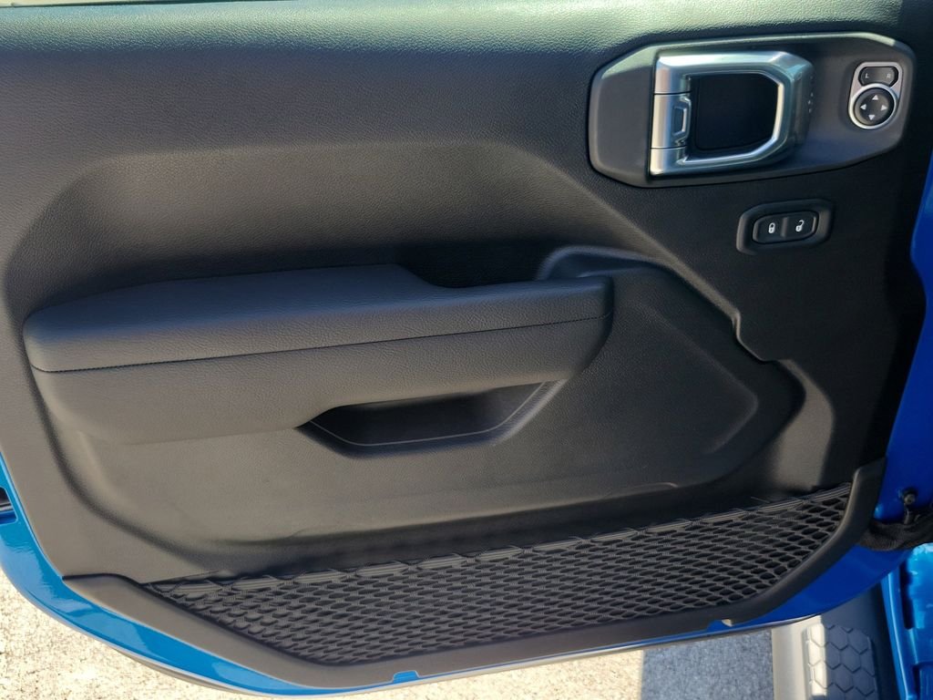 New 2025 Hydro Blue Pearl-Coat Exterior Paint Jeep Sport S image 17