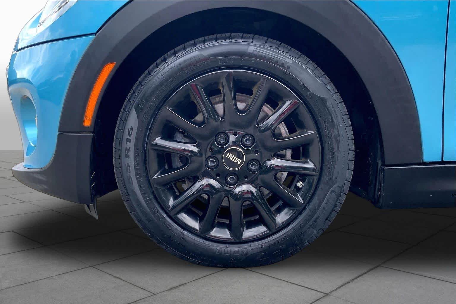 Used 2016 Electric Blue Metallic MINI  image 10