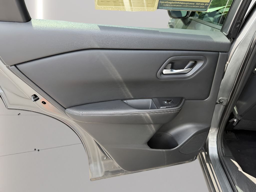 2024 Nissan Rogue SV - Photo 17