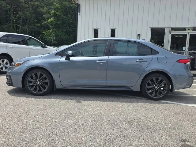 Used 2024  Toyota SE image 2