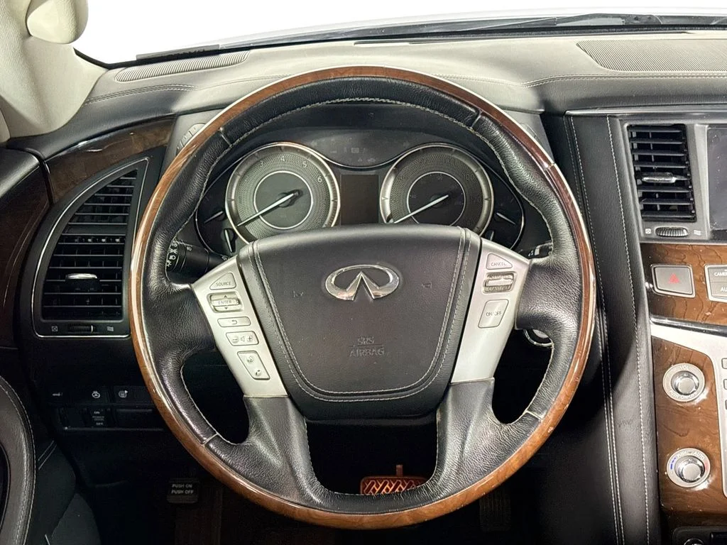 Used 2019 White INFINITI LUXE image 13