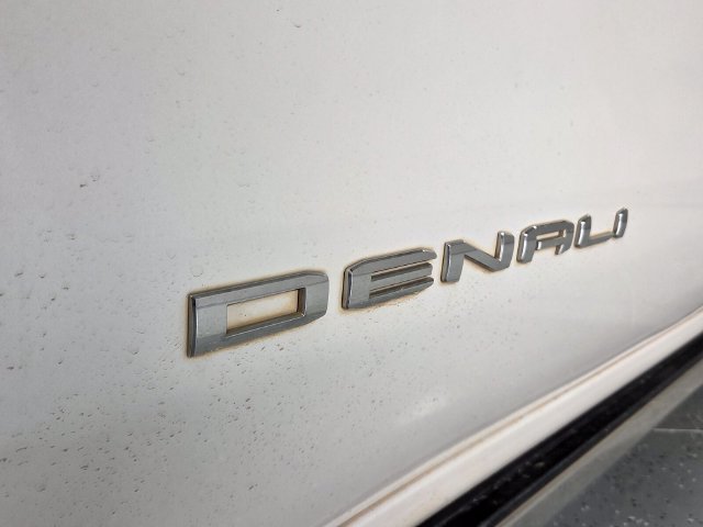 Used 2022 White GMC Denali Ultimate image 18