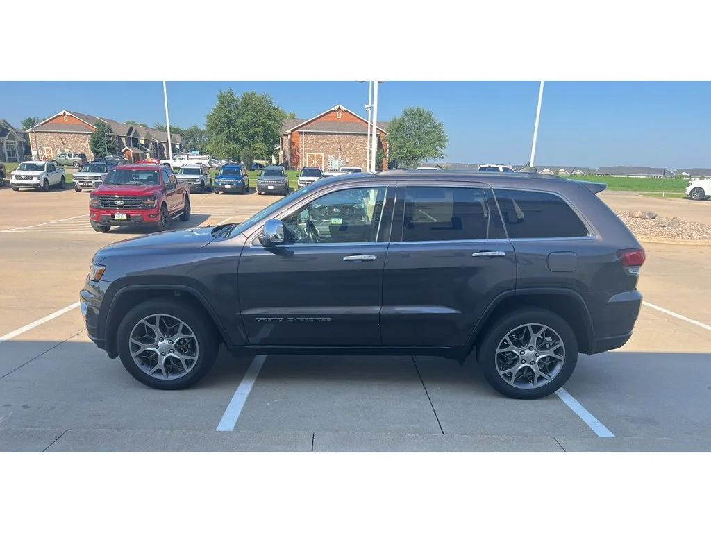 Used 2021 Granite Crystal Clearcoat Metallic Jeep Limited image 5