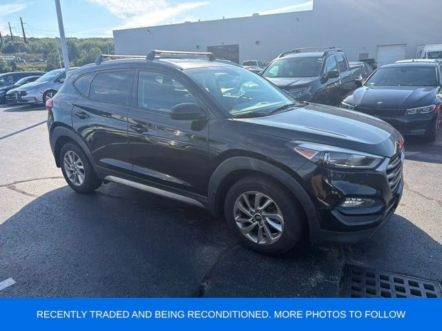 Used 2017 Black Hyundai SE image 4