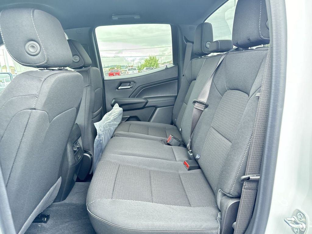 Used 2024 White GMC Elevation image 27