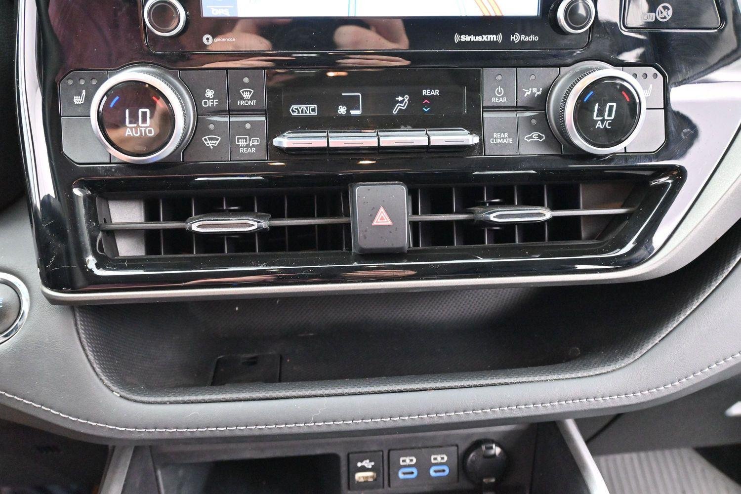 Used 2022 Wind Chill Pearl Toyota XLE image 24