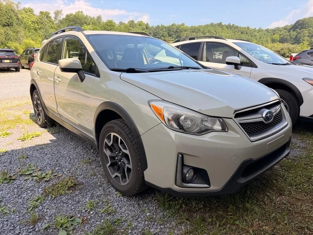 Used 2017 Beige Subaru 2.0i Premium image 11
