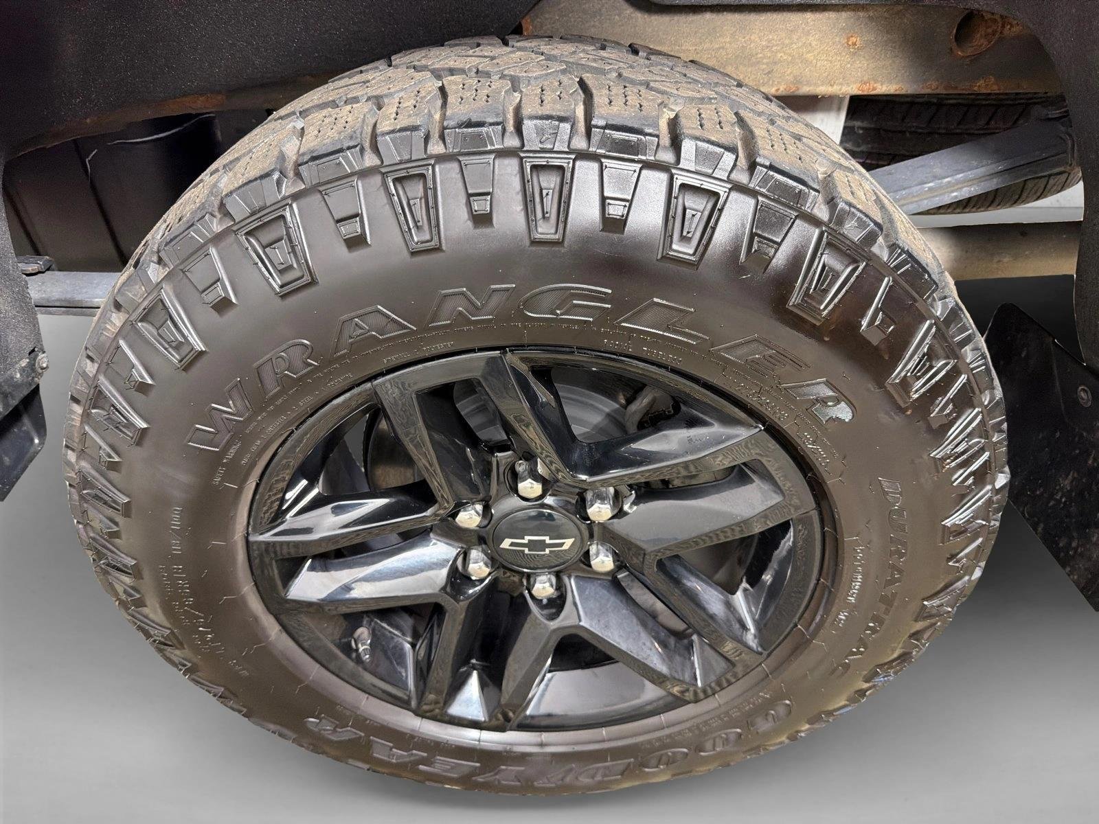 Used 2023 Black CHEVROLET  image 19