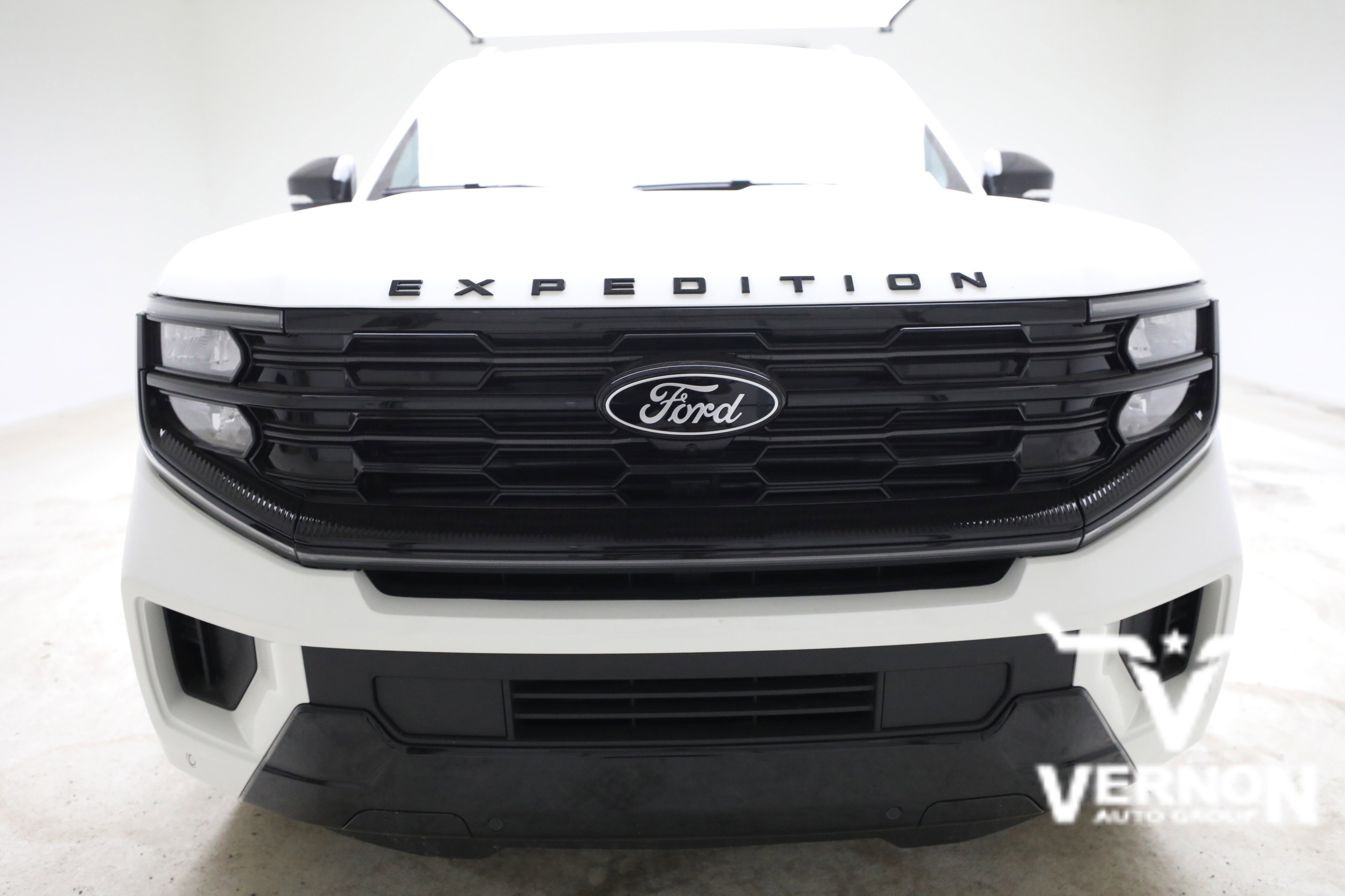 New 2026 Star White Metallic Tri-Coat Ford  image 8