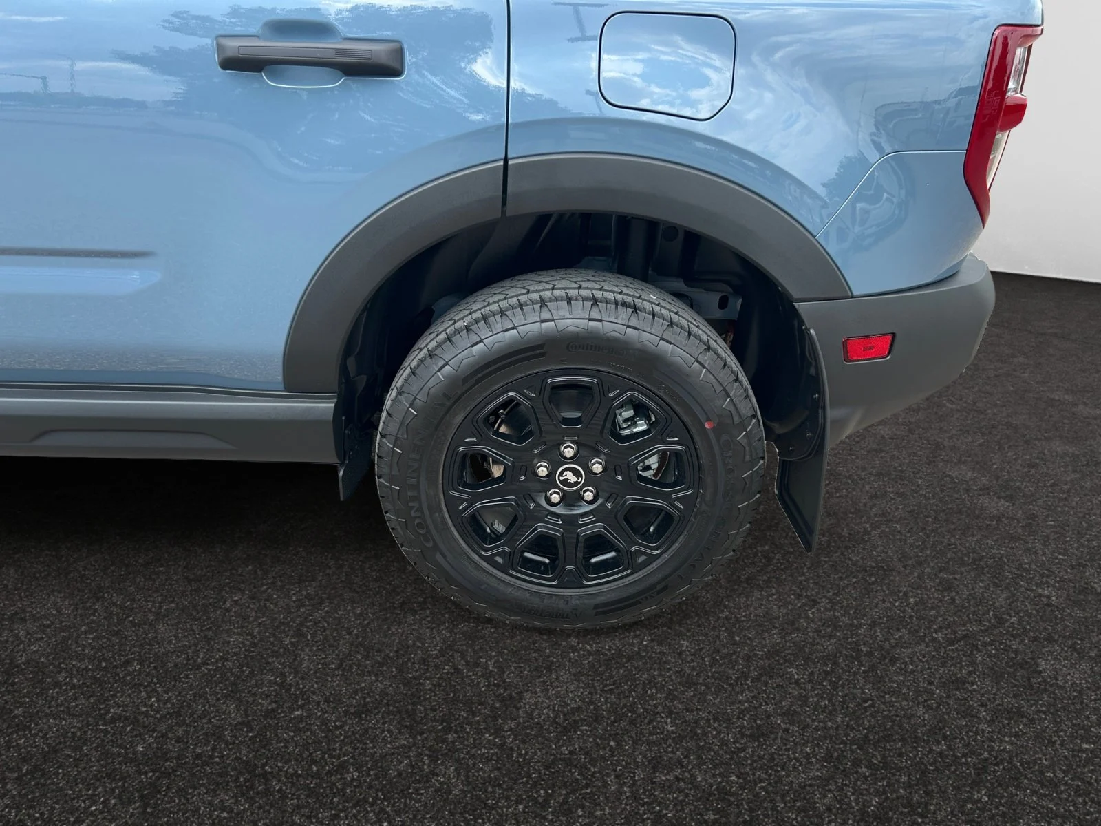New 2026 Azure Grey Metallic Tri-Coat Ford Badlands image 9