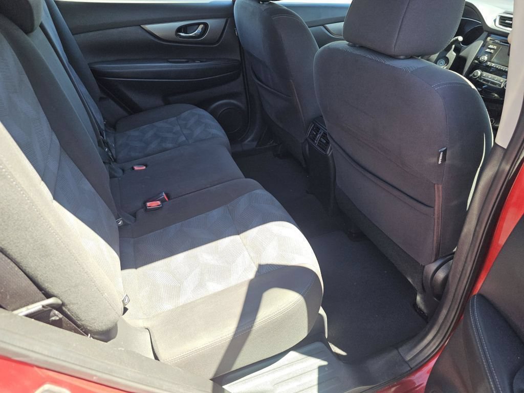 Used 2016 Cayenne Red Nissan S image 5