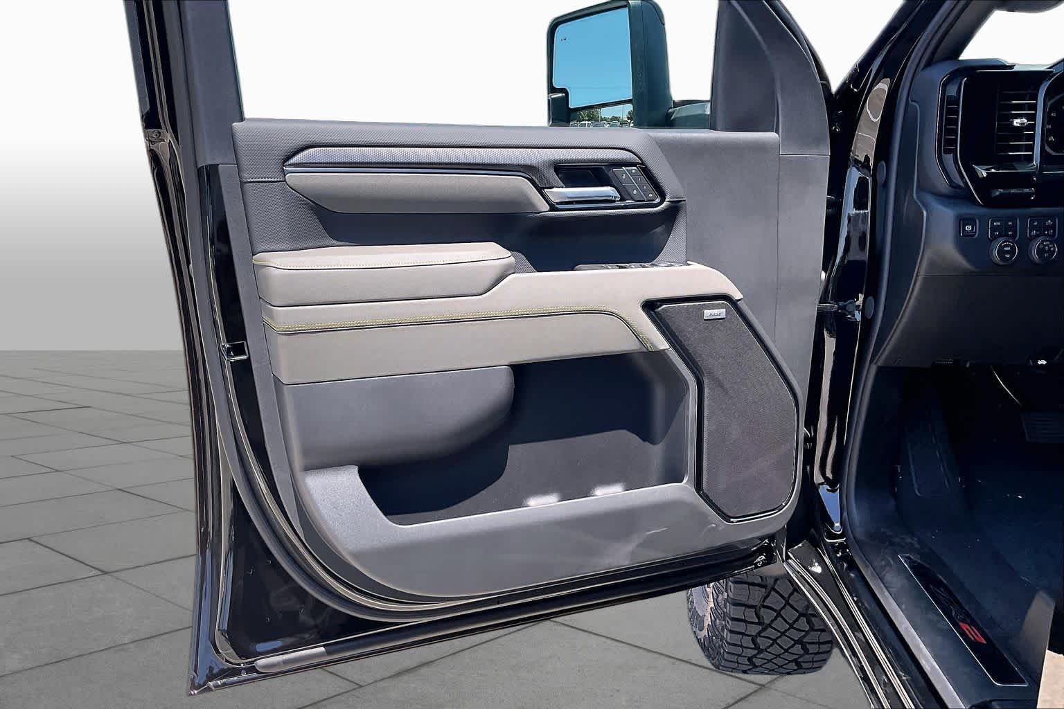 2026 Chevrolet Silverado 2500 HD ZR2 - Photo 11