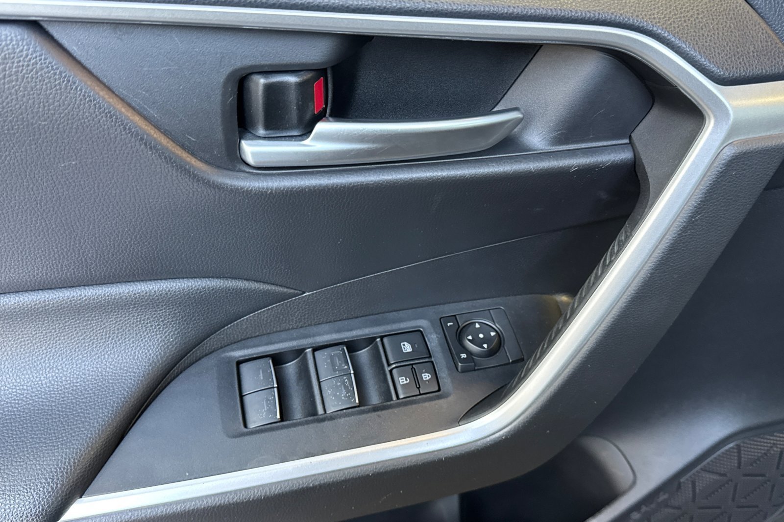 Used 2023 Gray Toyota XLE Premium image 12
