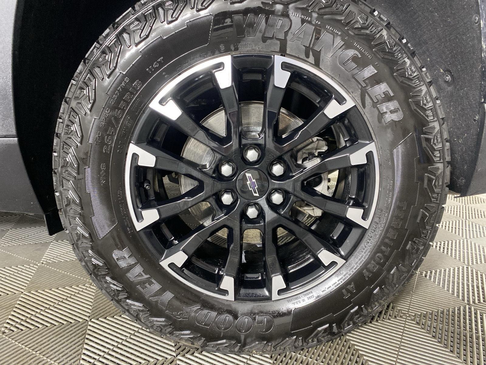 Used 2025 Mosaic Black Metallic Chevrolet AWD Z71 image 12