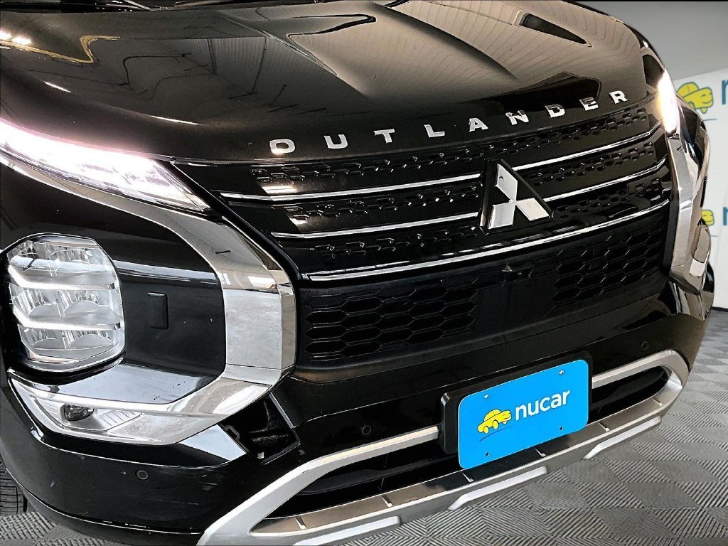 Used 2022 Black Mitsubishi SEL image 32