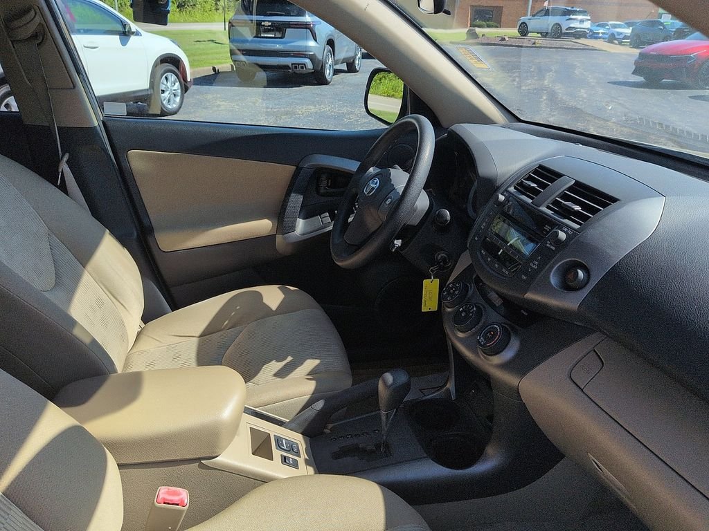 Used 2010  Toyota Base image 7
