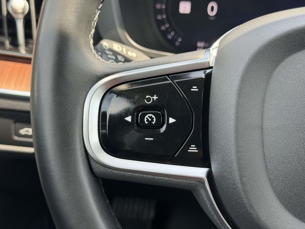 Used 2024 Black Volvo T8 Plus Dark Theme image 9