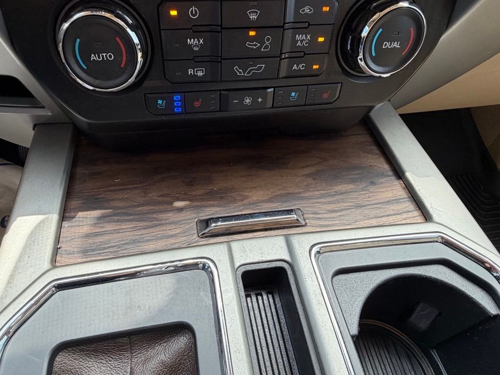Used 2020  Ford Lariat image 29