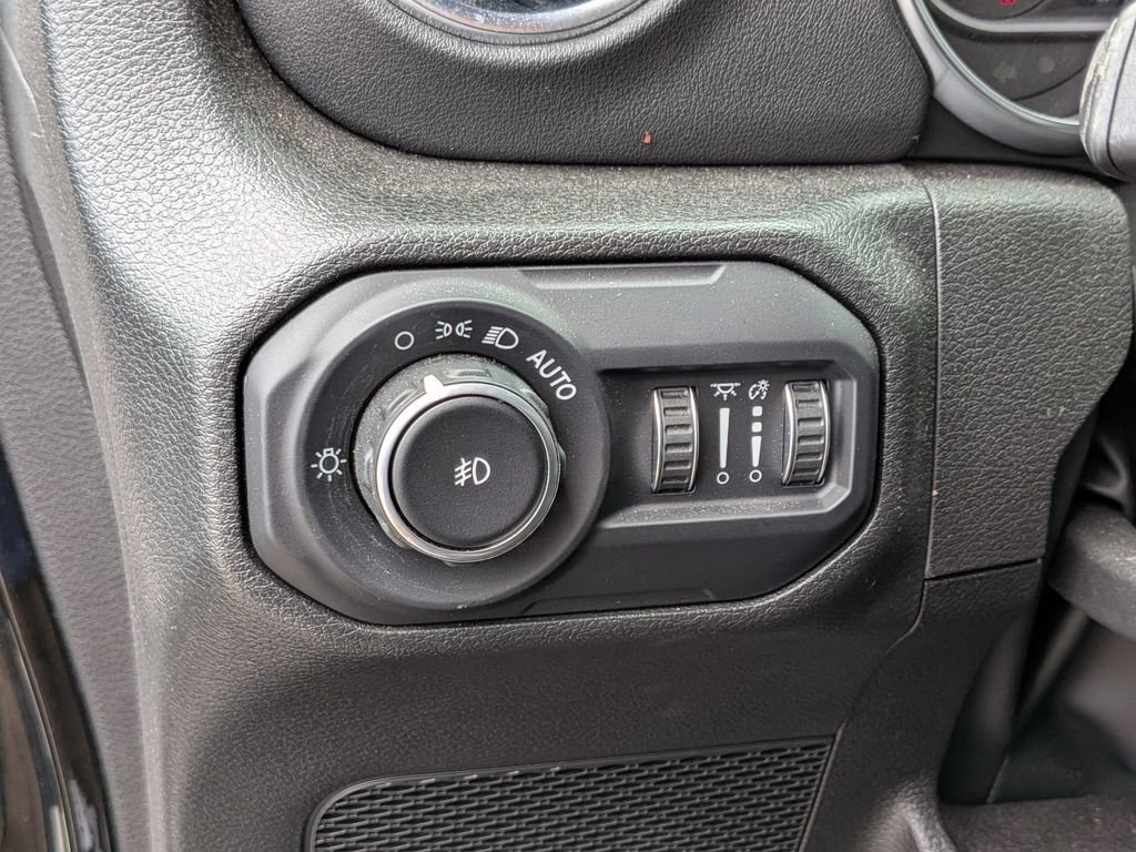Used 2022 Black Jeep Unlimited Sahara image 15