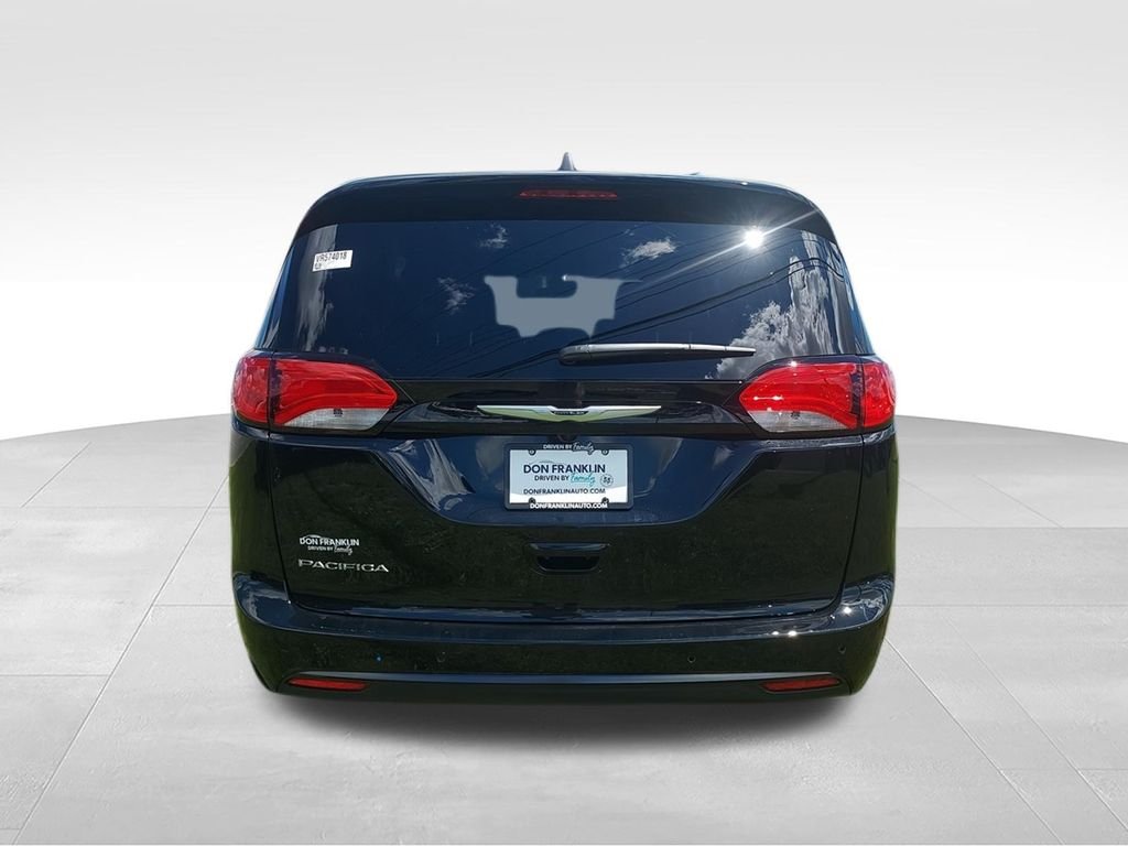 New 2027 Diamond Black Crystal Pearl-Coat Exterior Paint Chrysler LX image 7