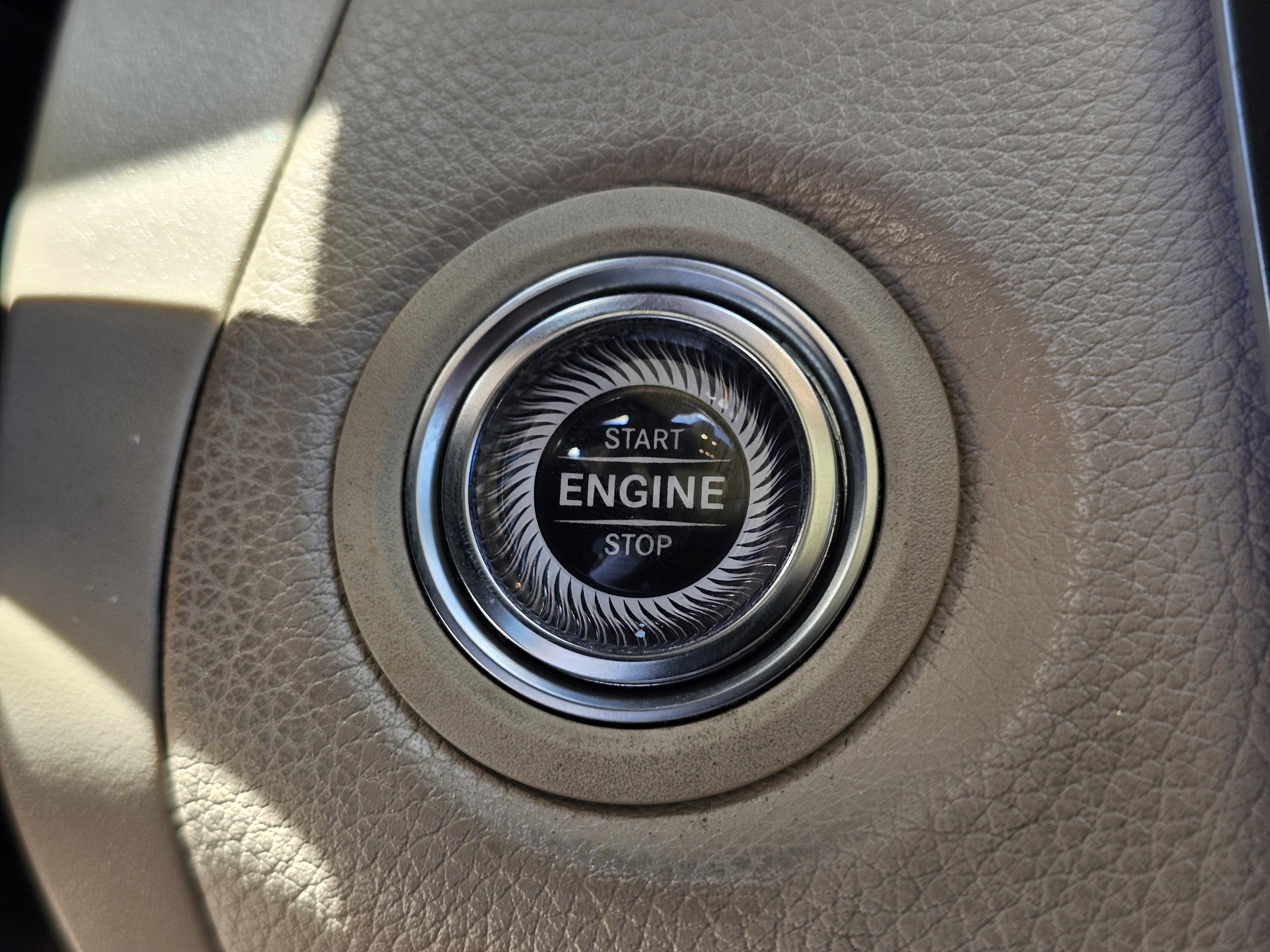 Used 2020 Mojave Silver Metallic Mercedes-Benz GLC 300 image 21