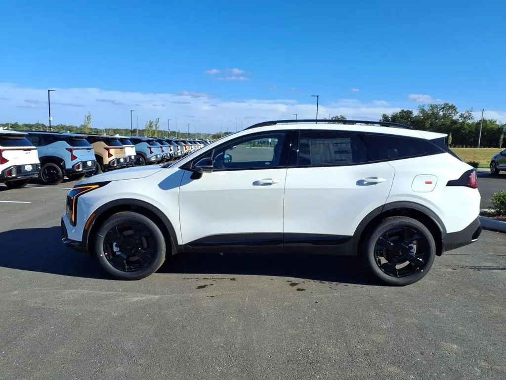 New 2027 Snow White Pearl Kia X-Line image 17