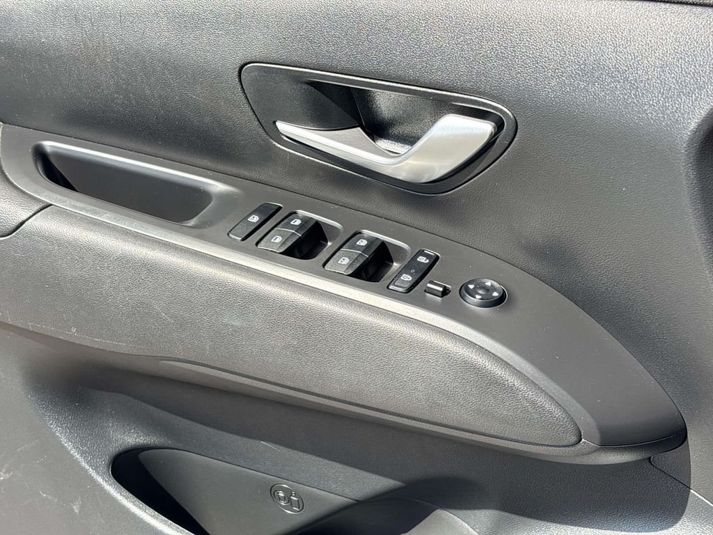 Used 2023 Gray Hyundai SEL image 18