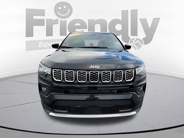 New 2026 Diamond Black Crystal Pearl-Coat Exterior Paint Jeep Limited image 8