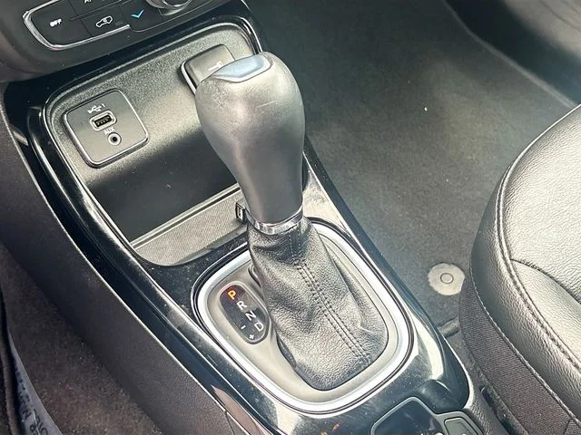 Used 2021 Silver Jeep Latitude image 15
