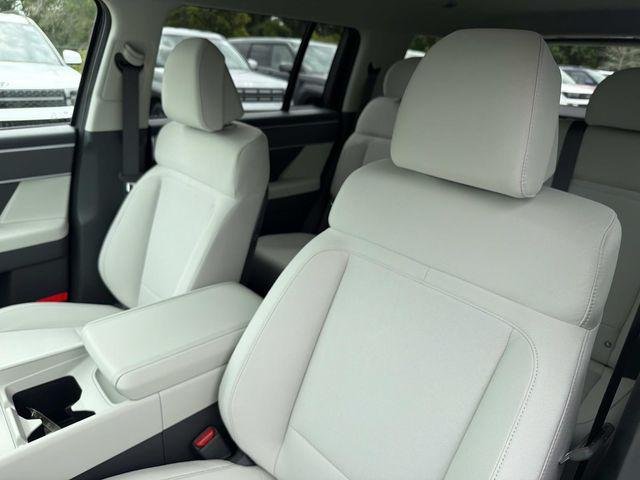 New 2026 Gray Hyundai SE FWD image 10