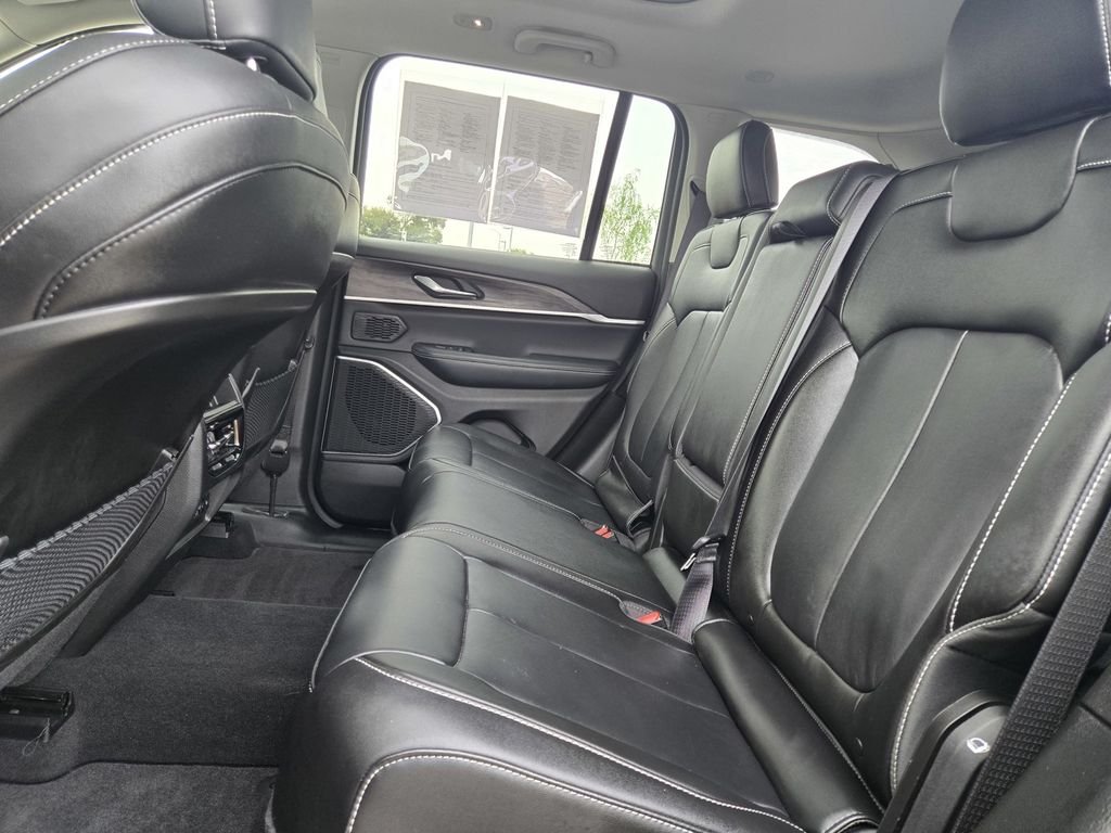 Used 2022 Diamond Black Crystal Pearlcoat Jeep 4xe image 10