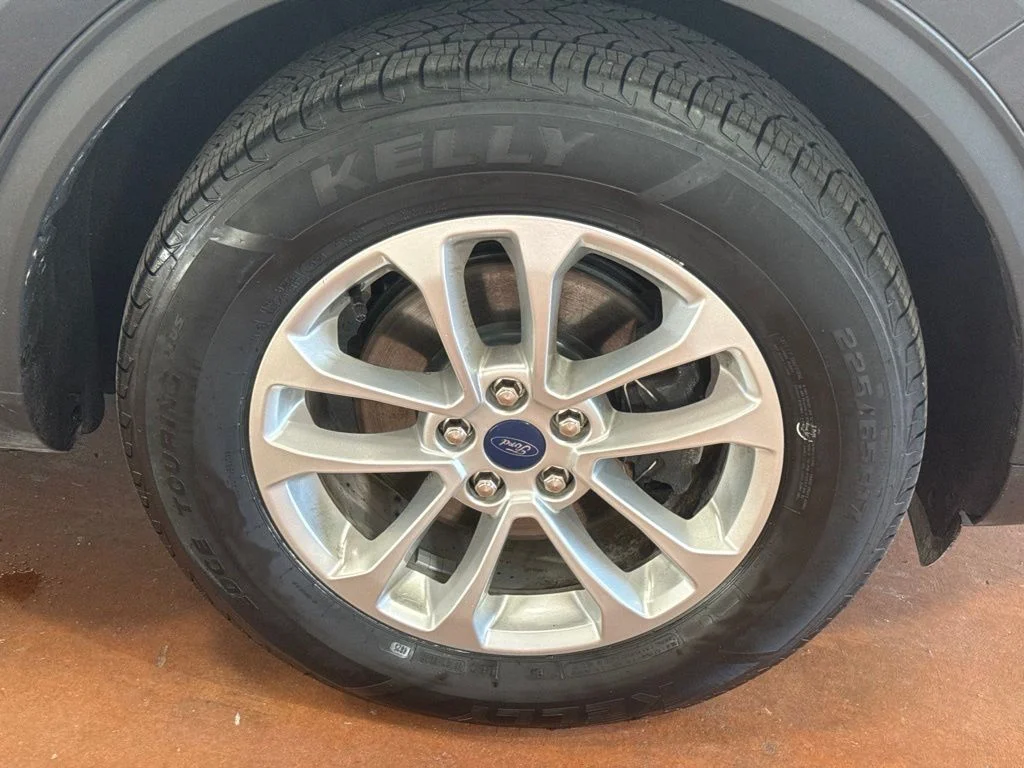Used 2022 Blue Ford SE image 10