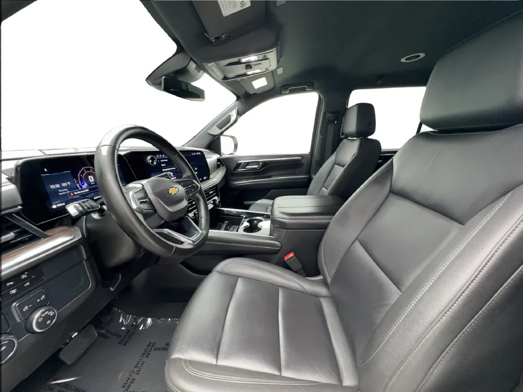 Used 2025 White Chevrolet LT image 26