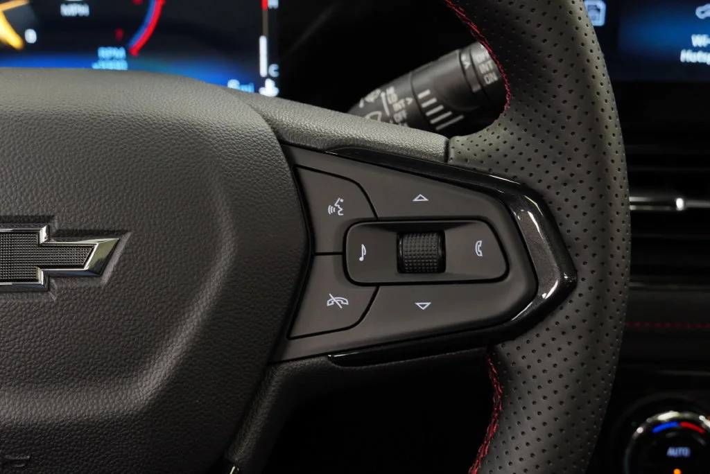 New 2026 Mosaic Black Metallic Chevrolet RS image 30
