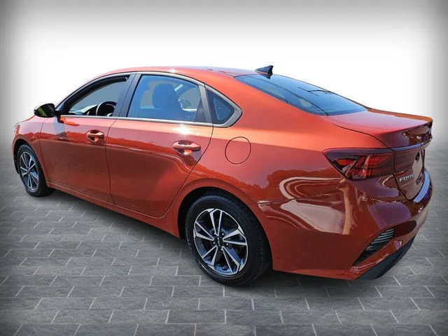 Used 2023 Red Kia LXS image 6