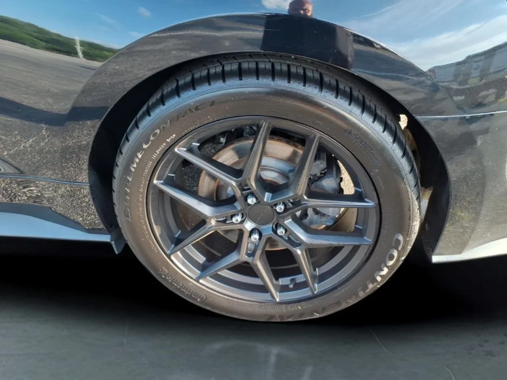 Used 2015 Black Ford GT Premium image 9