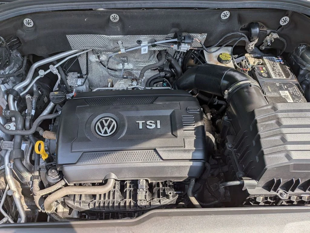 Used 2022  Volkswagen 2.0T SEL image 38