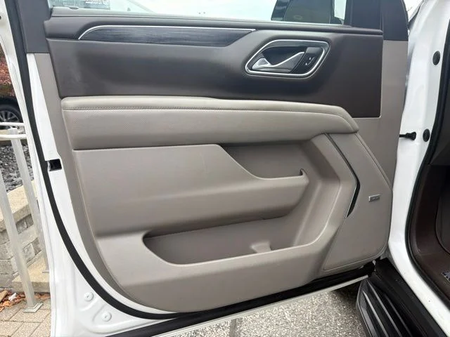 Used 2023 White GMC SLT image 14