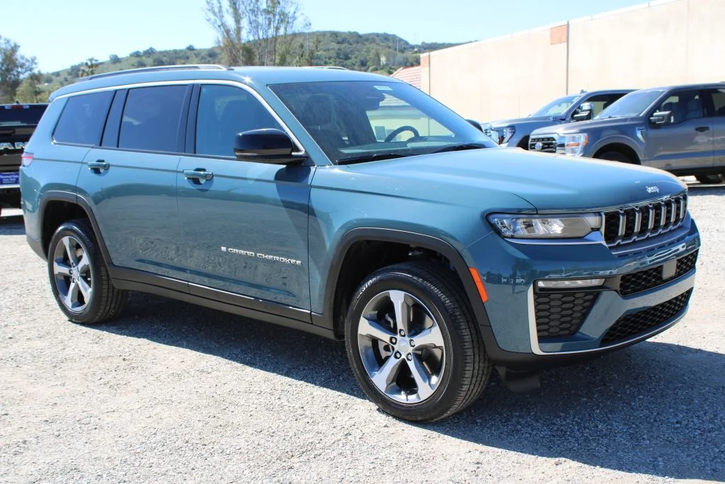 New 2026 Steel Blue Exterior Paint Jeep Limited image 3